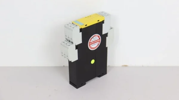 Siemens Sirius Sicherheitsschaltgerät 3TK2821-2CB30 E04 TESTED TOP ZUSTAND
Wird in neuem Fenster oder Tab geöffnet