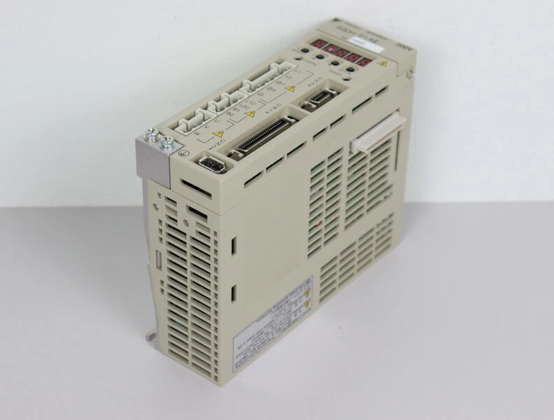 Yaskawa Servopack Drive SGDH-01AE Ver. 39A45 200V 0,1kW NEUWERTIG
Wird in neuem Fenster oder Tab geöffnet