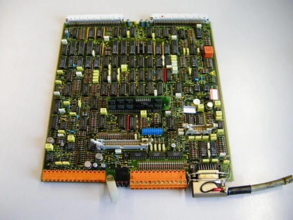 Siemens Simodrive 6SC6500-0UC01 650 FBG EIN-/AUSGABE
Wird in neuem Fenster oder Tab geöffnet