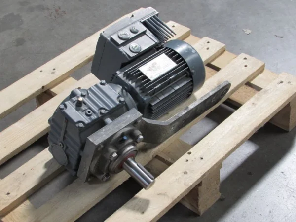 SEW Eurodrive Servo Getriebemotor SA47 DT80N4/MM11/BW1 2,4A 2000min TOP ZUSTAND
Wird in neuem Fenster oder Tab geöffnet 1 SEW Eurodrive Servo Getriebemotor SA47 DT80N4/MM11/BW1 2,4A 2000min TOP ZUSTAND
Wird in neuem Fenster oder Tab geöffnet
