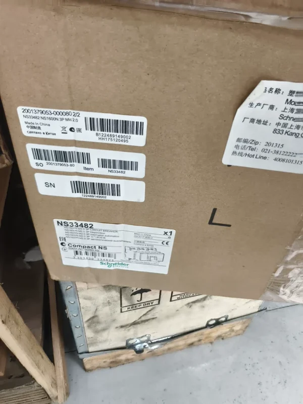 Schneider NS33482 air circuit breaker