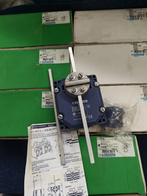 Schneider Limit Switch XCRE18 - Industrial Control Device