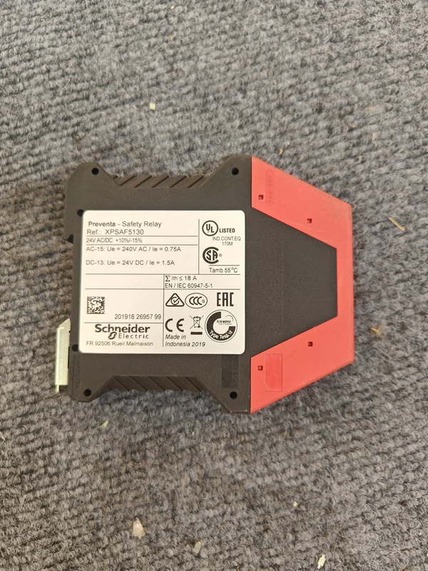 Schneider Safety Relay XPSAF5130 Reliable Industrial Control
